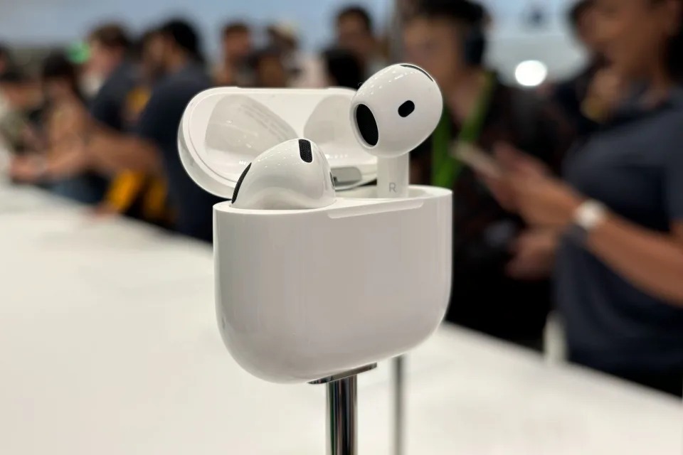 Apple AirPods 4 ANC